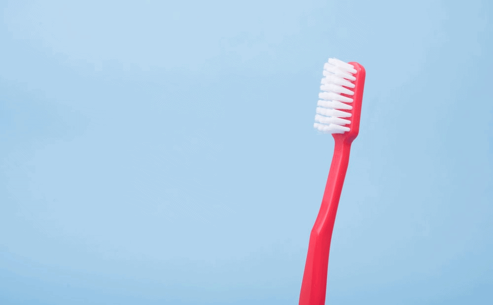 16) Toothbrush