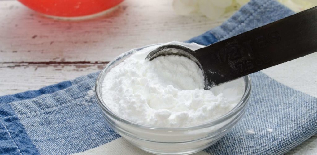 Baking soda removes water and oil-based stains